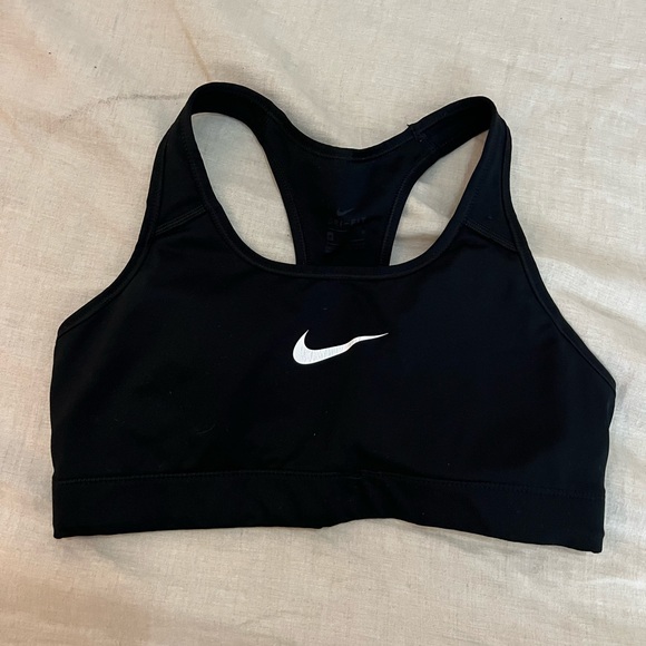Classic Nike sports bra in black !